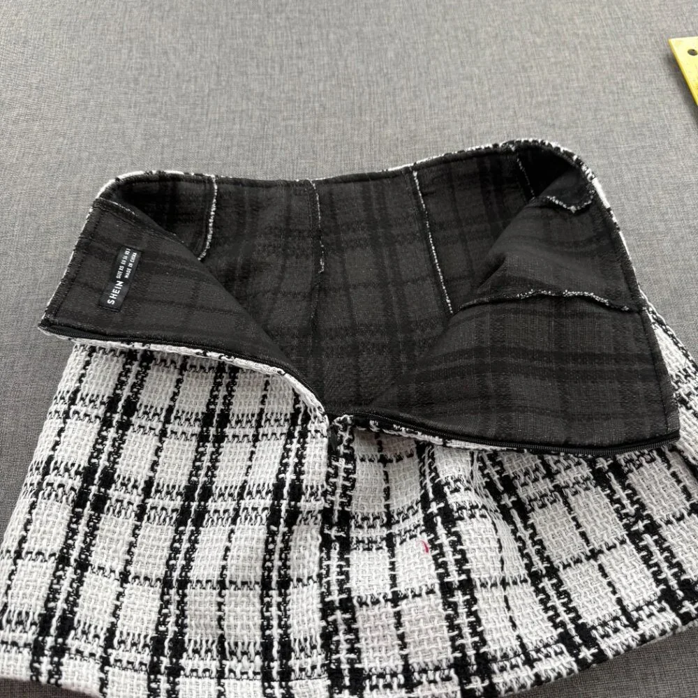 NEW! Frenchy Plaid Skort‎ Tweed Mini Skirt Black & White Zipper Size 2 Polyester